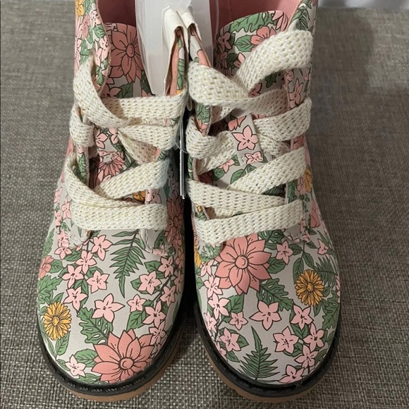 ❌SOLD❌ Cat & Jack Giovanna Floral Zipper Combat Boots - Picture 2 of 3
